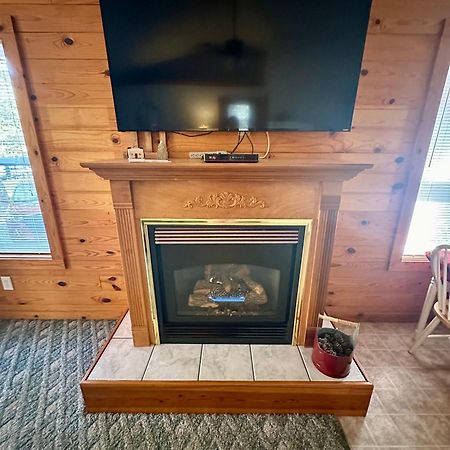 Cedar Creek Cabins #1 - Giant Spa Tub, Large Wooded Porch, Full Kitchen, 1 Bedroom Eureka Springs Exterior foto
